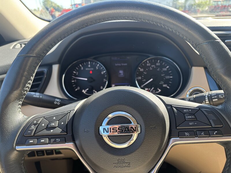 Used 2018 Nissan Rogue SV AWD/4WD image 10