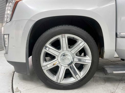 Used 2019 Cadillac Escalade ESV Premium Luxury AWD/4WD image 25