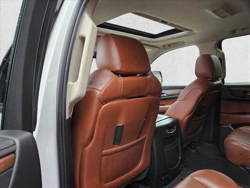 Used 2018 Cadillac Escalade Luxury image 23