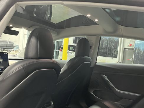 Used 2022 Tesla Model 3 Performance image 16