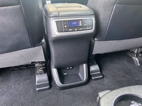 Used 2019 Toyota Highlander Limited image 28