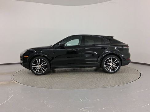 Certified 2024 Porsche Cayenne Coupe AWD/4WD image 2
