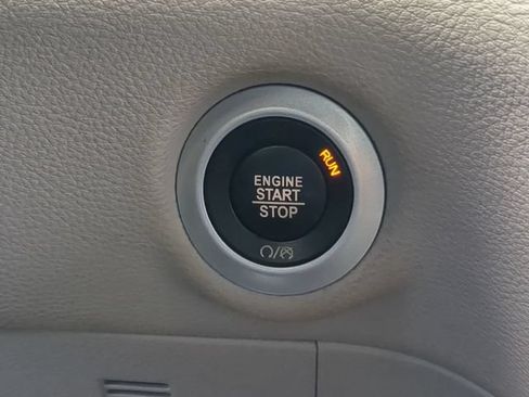Used 2019 Chrysler Pacifica Limited w/ Advanced Safetytec Group FWD image 36