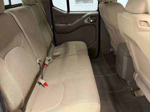 Used 2014 Nissan Frontier SV image 14