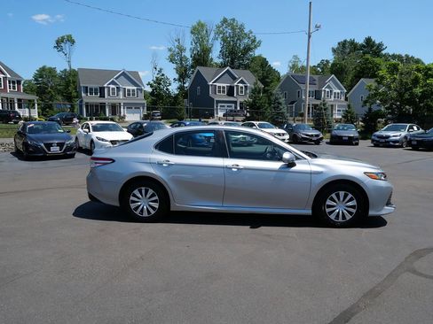 Used 2020 Toyota Camry LE w/ Fleet Convenience Package FWD image 8