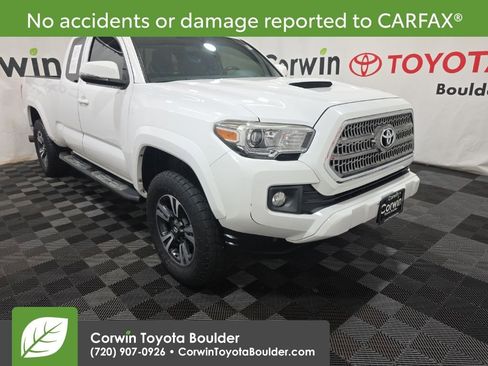 Used 2017 Toyota Tacoma TRD Sport w/ Exterior Package image 1