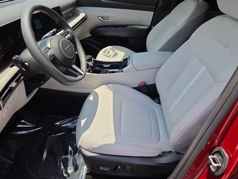 Used 2025 Hyundai Tucson SEL FWD image 11