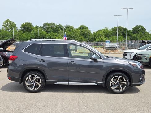 Used 2022 Subaru Forester Touring w/ Popular Package #2 AWD/4WD image 2