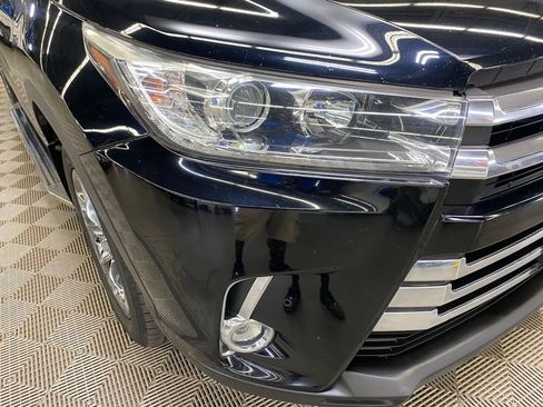 Used 2019 Toyota Highlander Limited Platinum AWD/4WD image 3