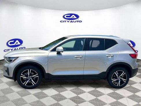 Used 2024 Volvo XC40 B5 Core AWD/4WD image 8