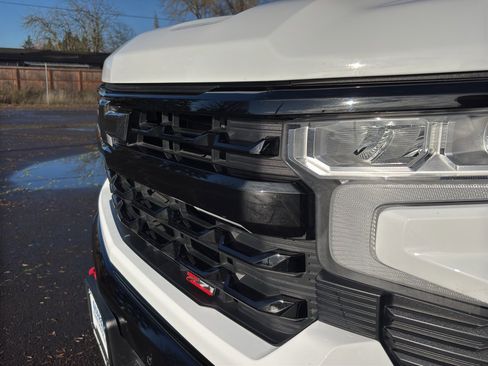 Used 2024 Chevrolet Silverado 1500 LT Trail Boss w/ Convenience Package II image 4