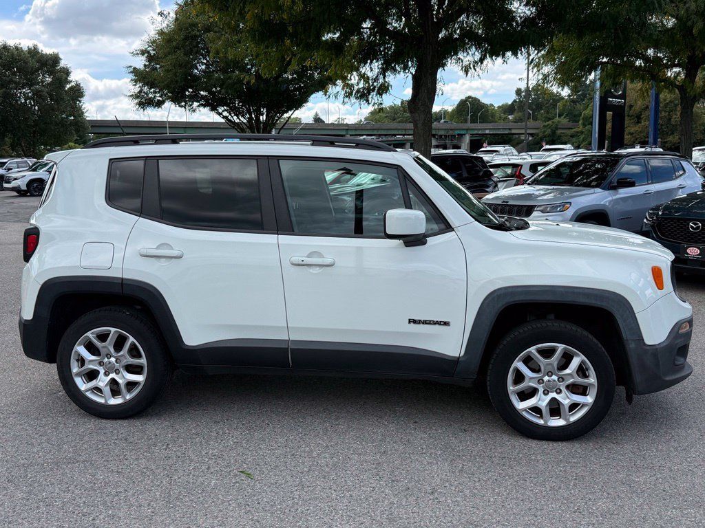 Used 2017 Jeep Renegade Latitude AWD/4WD image 11