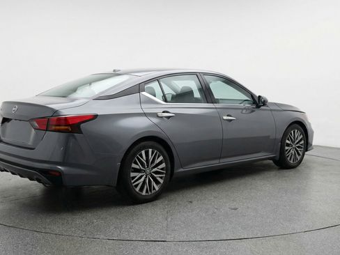 Used 2025 Nissan Altima 2.5 SV image 9