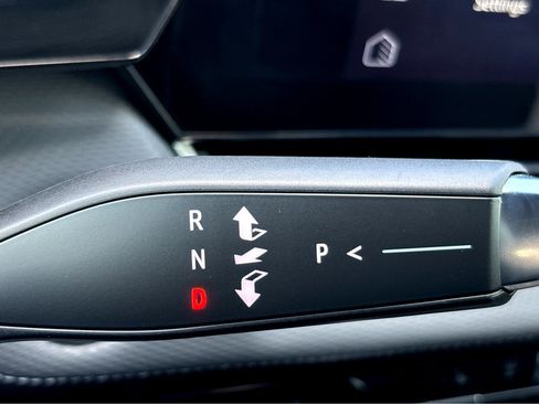 Used 2025 Chevrolet Equinox LT image 16