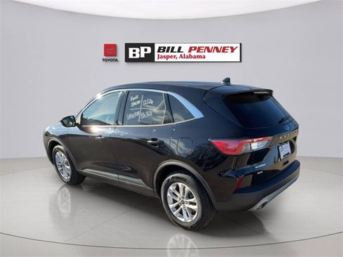 Used 2020 Ford Escape SE image 3