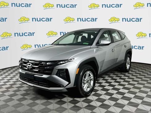 Used 2025 Hyundai Tucson SE AWD/4WD image 3