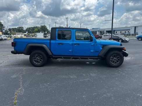 Used 2025 Jeep Gladiator Sport AWD/4WD image 5