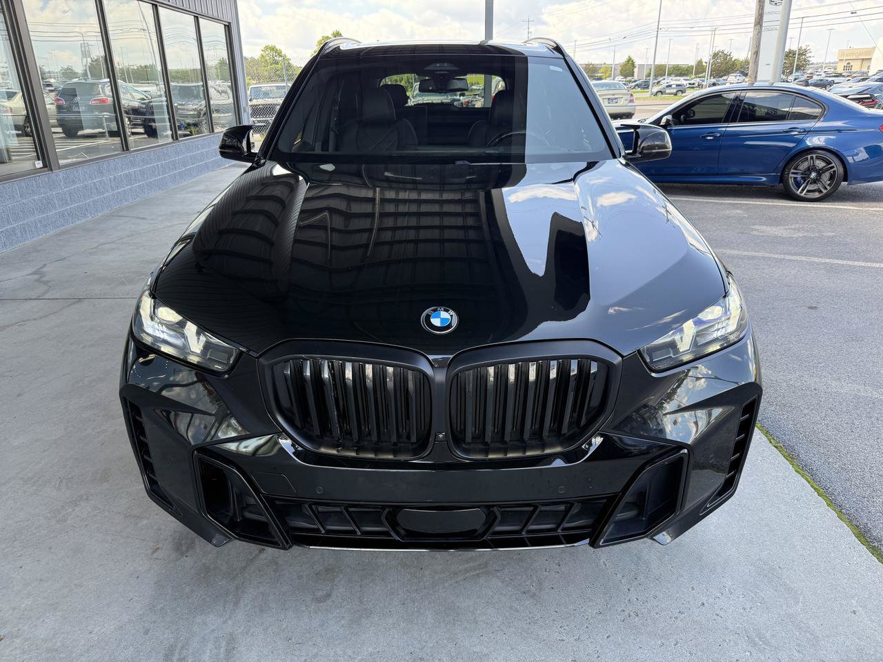 Used 2024 BMW X5 xDrive40i w/ M Sport Package AWD/4WD image 2