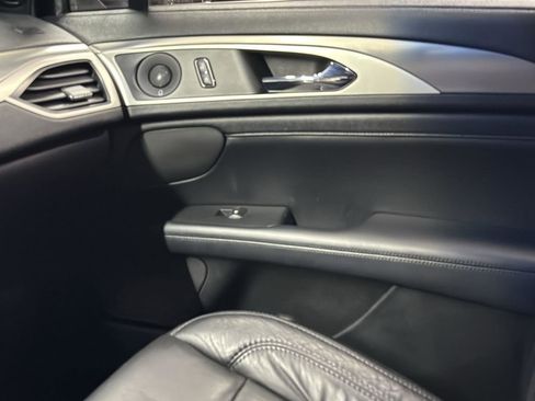 Used 2017 Lincoln MKZ Reserve image 24