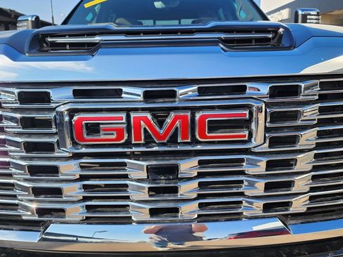 New 2025 GMC Sierra 2500 Denali w/ Denali Reserve Package image 9