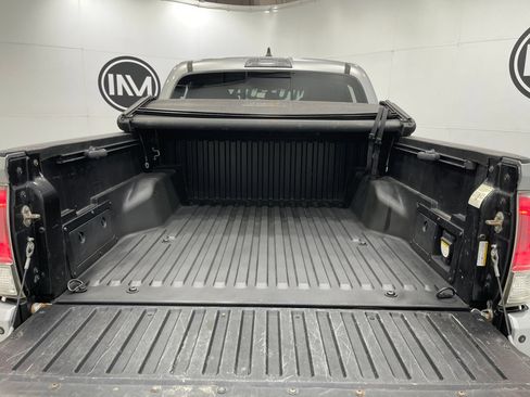 Used 2017 Toyota Tacoma Limited w/ Tow Package AWD/4WD image 25