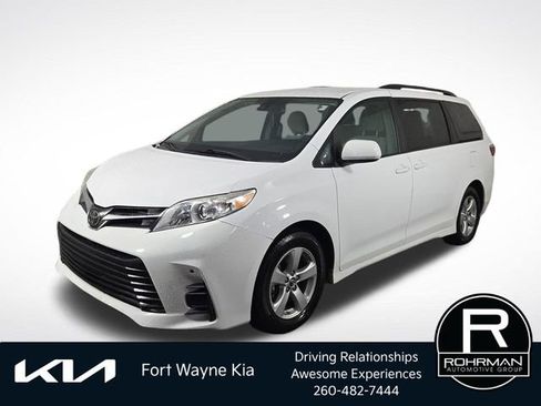 Used 2018 Toyota Sienna LE FWD image 1