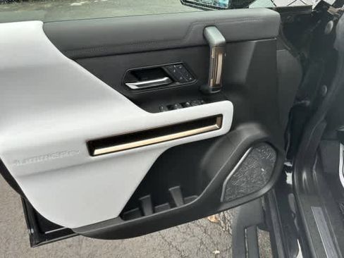 Used 2024 GMC Hummer EV 3X AWD/4WD image 18