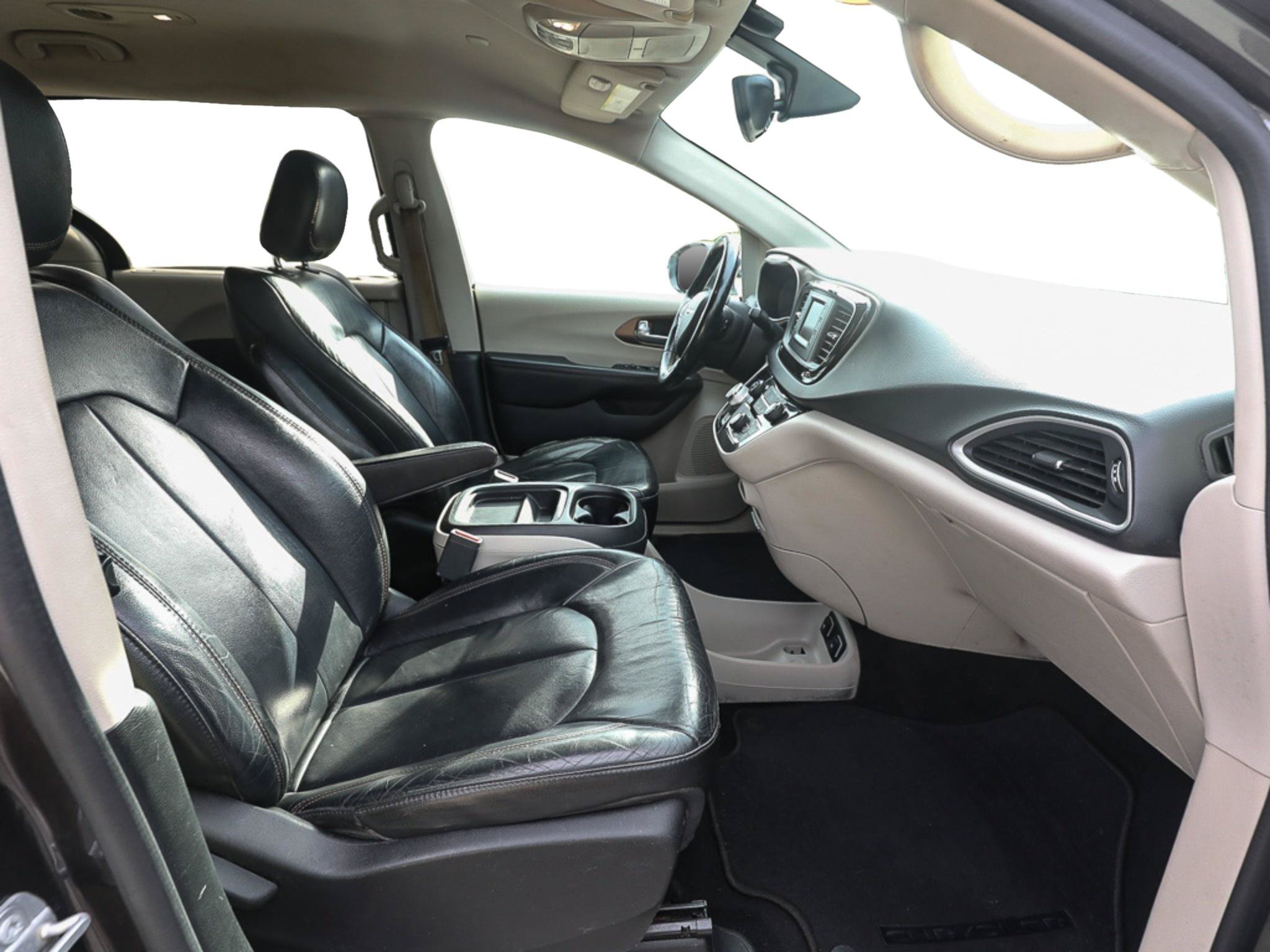 Used 2017 Chrysler Pacifica Touring-L FWD image 21