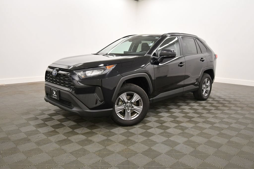 Used 2022 Toyota RAV4 LE AWD/4WD image 2