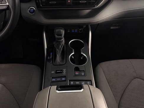 Used 2022 Toyota Highlander L image 21