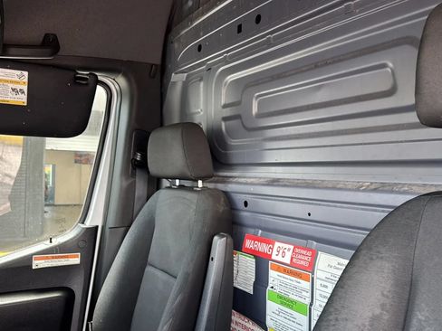 Used 2021 Freightliner Sprinter 2500 RWD image 19