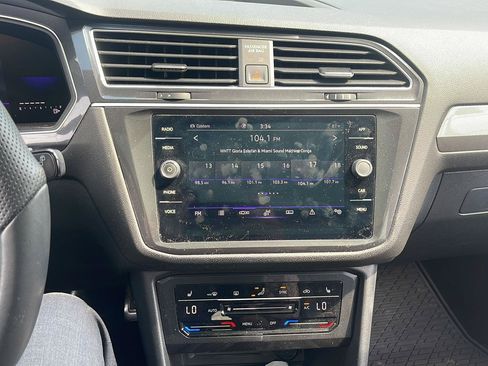 Used 2023 Volkswagen Tiguan SE R-Line AWD/4WD image 9