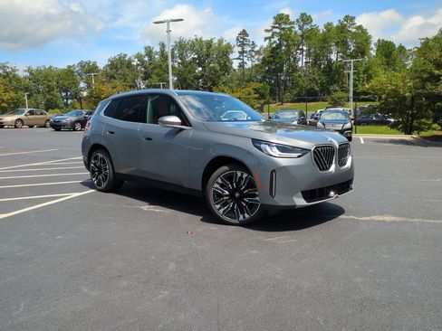 Used 2025 BMW X3 xDrive30i w/ Premium Package image 2