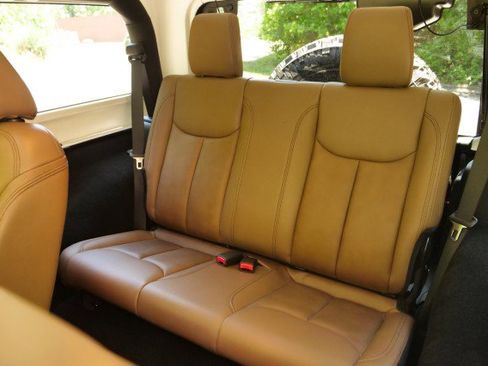 Used 2014 Jeep Wrangler Rubicon w/ Power Convenience Group AWD/4WD image 25