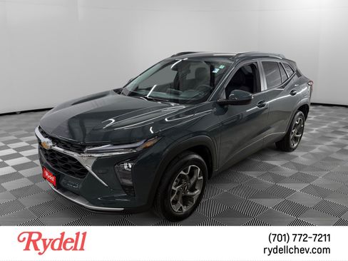 Used 2025 Chevrolet Trax LT w/ Driver Confidence Package FWD image 1