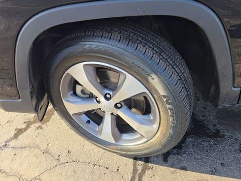 Certified 2020 Jeep Cherokee Limited image 3