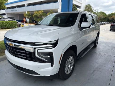 Used 2026 Chevrolet Suburban LS RWD image 1
