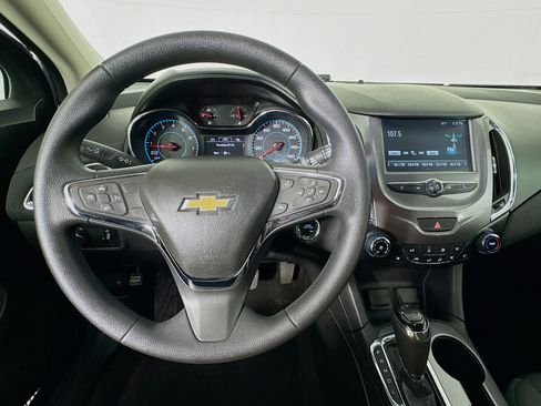 Used 2017 Chevrolet Cruze LT w/ Convenience Package FWD image 11