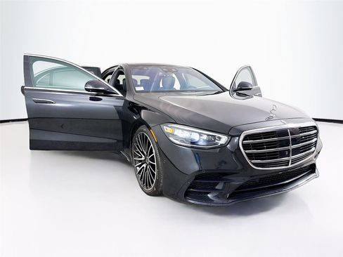 Used 2022 Mercedes-Benz S 500 4MATIC w/ AMG Line Package image 43