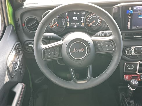 Used 2025 Jeep Wrangler Unlimited Rubicon AWD/4WD image 24