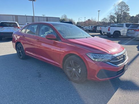 Used 2024 Volkswagen Jetta SE image 9