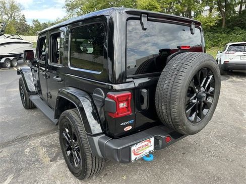 Used 2023 Jeep Wrangler Unlimited Sahara w/ Cold Weather Group image 8