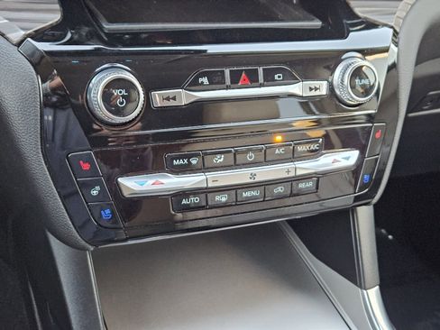 Used 2023 Ford Explorer Limited w/ Equipment Group 301A image 20