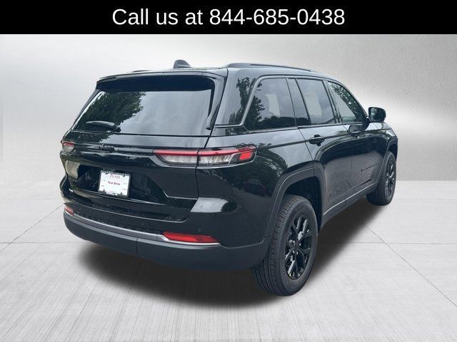 New 2026 Jeep Grand Cherokee Altitude RWD image 5