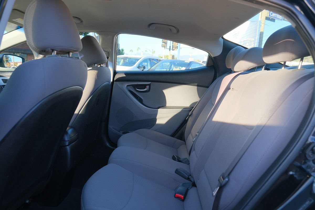 Used 2015 Hyundai Elantra SE FWD image 22