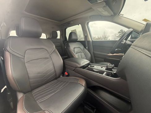 Used 2024 Nissan Pathfinder Platinum image 31