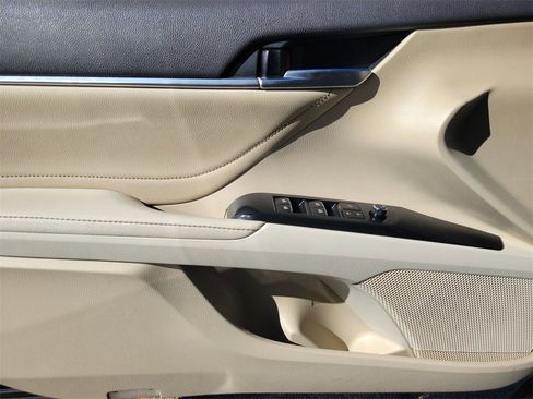 Used 2018 Toyota Camry XLE w/ Driver Assist Package image 15