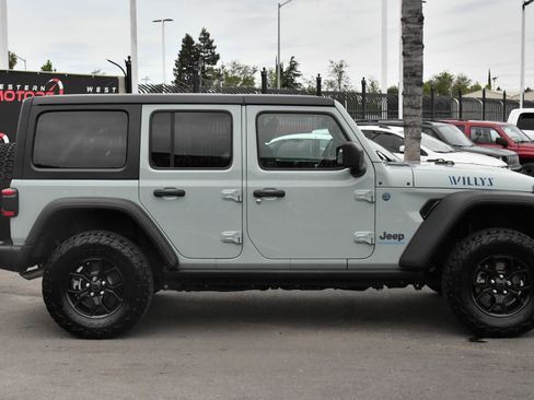 Used 2024 Jeep Wrangler Willys image 9