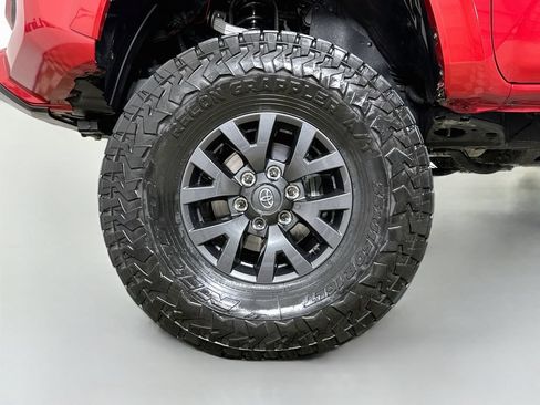 Used 2021 Toyota Tacoma SR5 RWD image 34