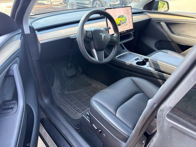 Used 2024 Tesla Model Y Long Range AWD/4WD image 16